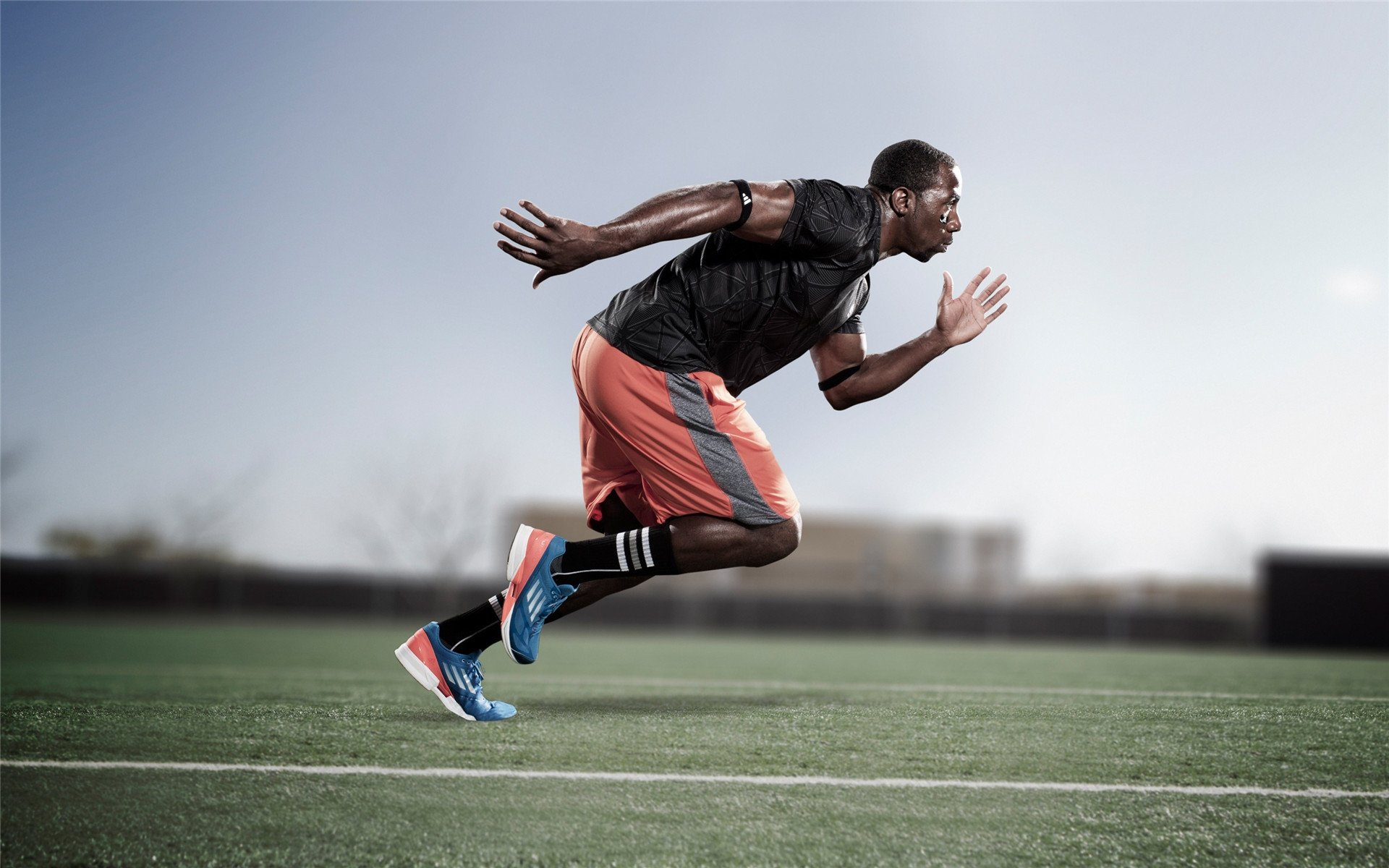 校园足球特色课程成果丰厚，青少年体育素养明显提升，学校足球特色